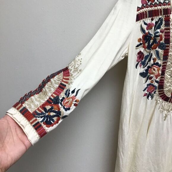 Johnny Was Womens Claude Blouse Beige‎ Floral Embroidered 3/4 Sleeve High Low XS - Picture 3 of 7